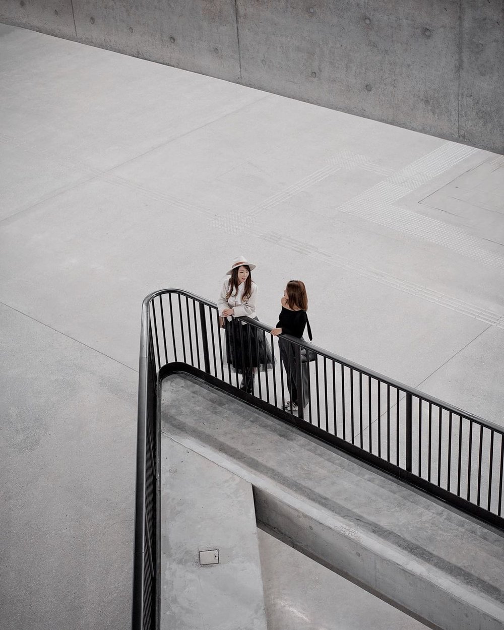 M+水泥工業風設計，配上由上往下角度，輕易拍出打卡靚相。（圖片來源：Instagram@amanda__hk）