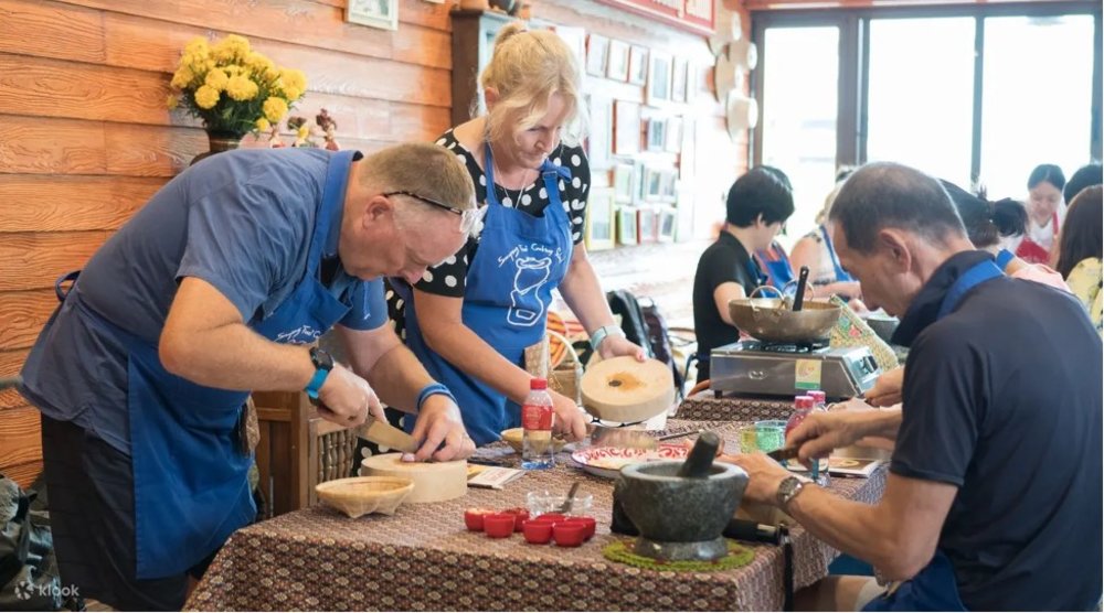 Group of people cutting ingredients