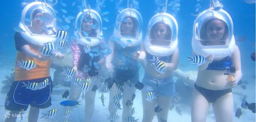 People diving using helmet