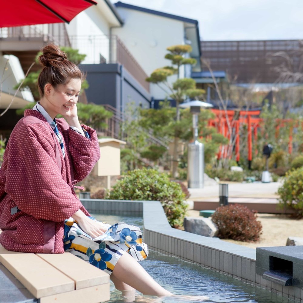 Girl in kimeno dipping her feet