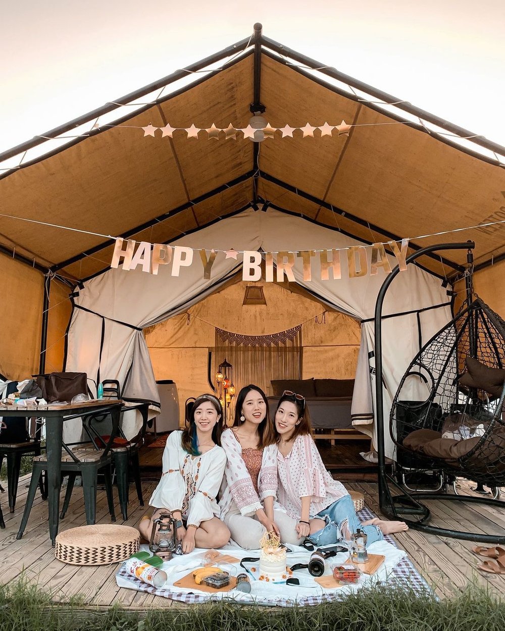 流浮山白泥豪華露營遊玩設施 白泥部落營區亦是慶祝生日、紀念日等特別日子的好去處。(Pic｜Instagram@tiffany_moment)