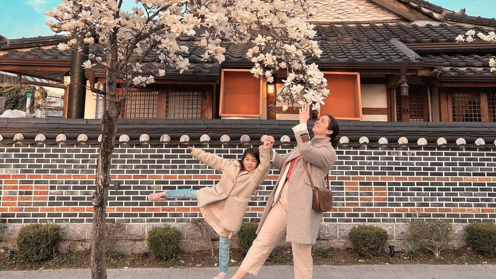Explore traditional hanok houses in Jeonju! Image credits: @thesoulofseoulbong on Instagram