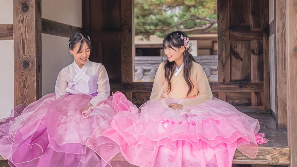 This could easily be you and your bestie in Jeonju! 