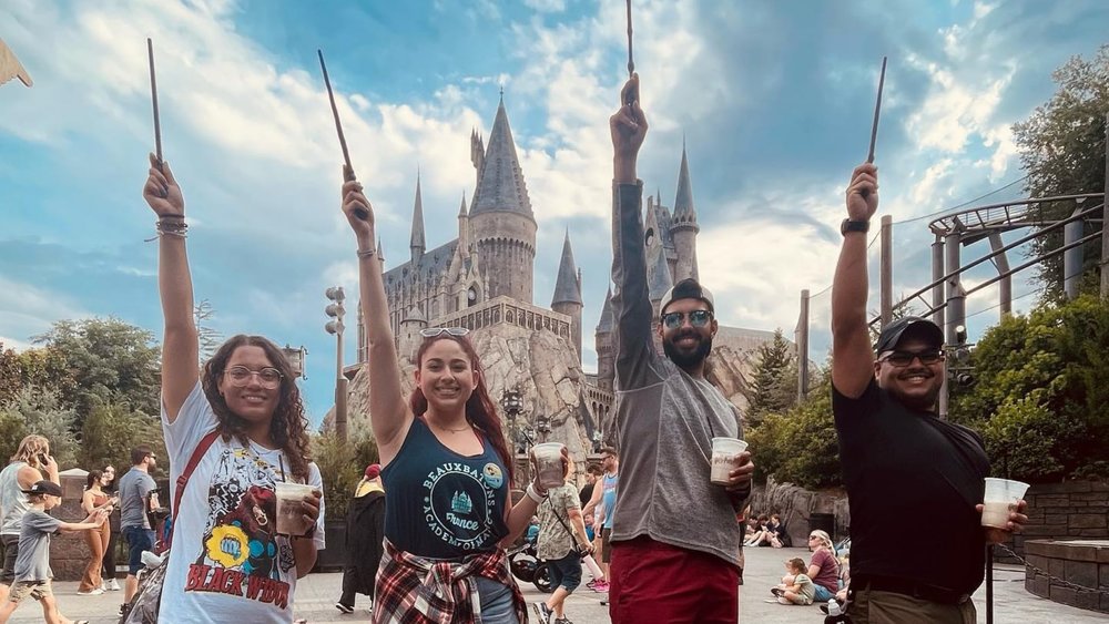 Round up your fellow witches and wizards for a fun day at Universal Studios Orlando! Credits: @jesus_stgo3