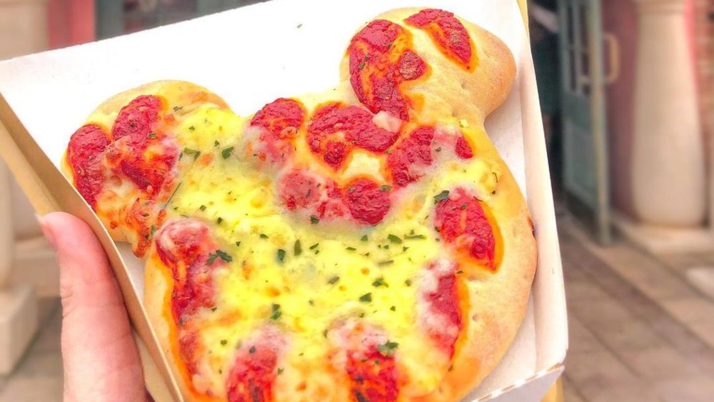 Pizzas taste better when they’re Mickey-shaped! Credit: @kats_disneylife on Instagram