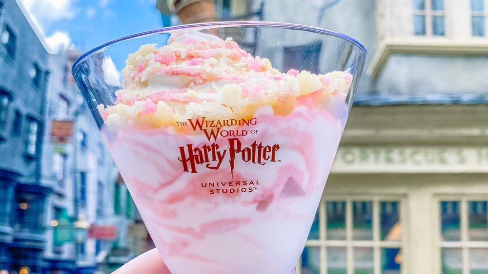 Cool down from the heat with your favourite Florean Fortescue’s ice cream. Credits: @simplymagicalsusan