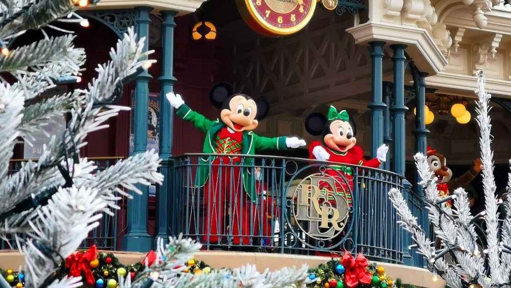 Nikmati liburanmu di tempat paling membahagiakan di muka bumi! Credit: jeffdefrance73