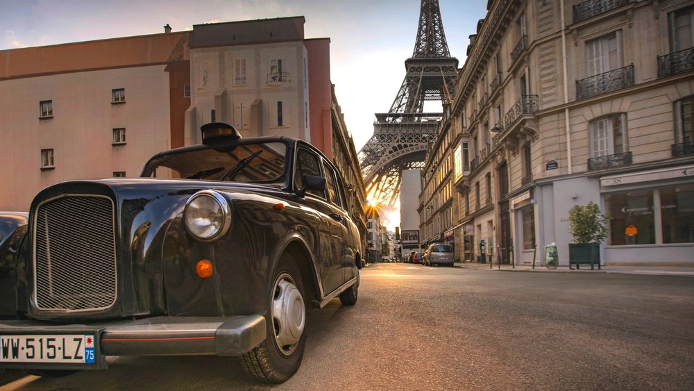 Lakukan perjalanan di Paris dengan penuh gaya dengan cara menyewa mobil! Credit: Stephen Leonardi