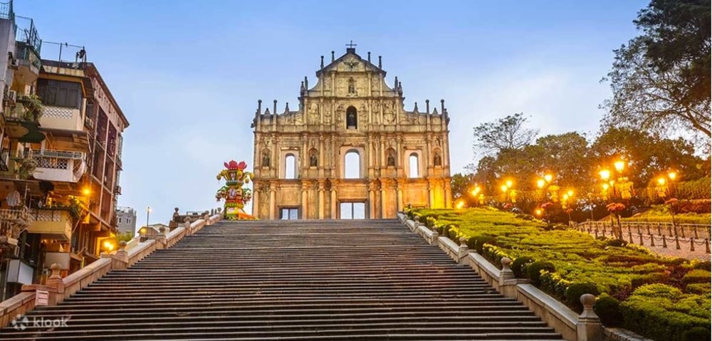 Walking in Macau Landmark