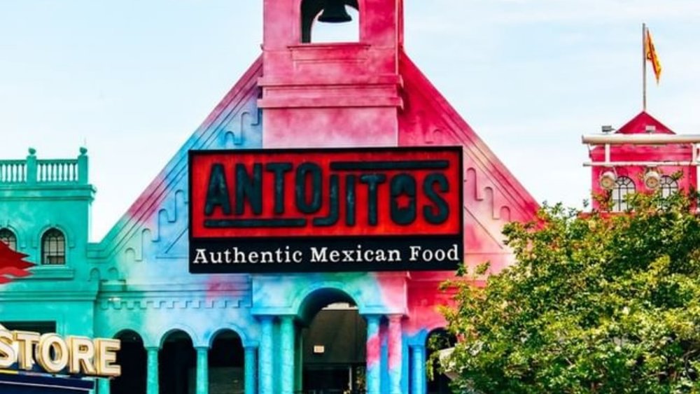 Antojitos vibrant decors will transport you to Mexico!  Image credits: @mr_banks_flies_a_kite on Instagram
