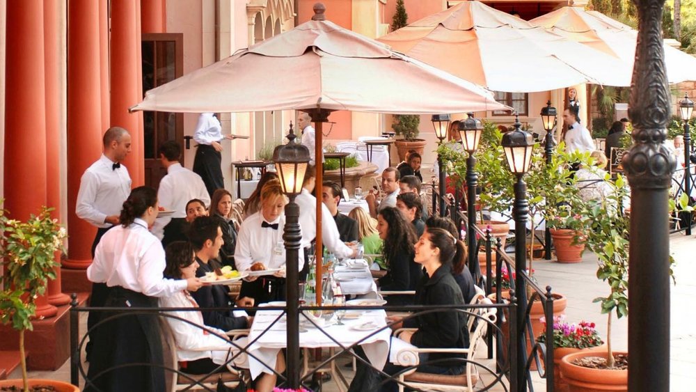 Dining alfresco elevates the Italian vibe. Credits: @insideorlandofl on Instagram