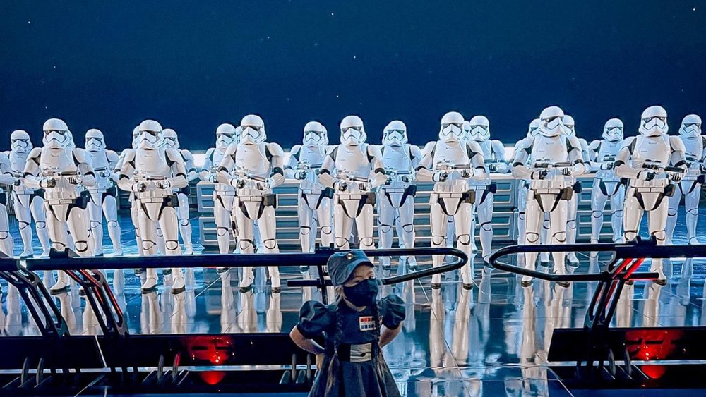 Stormtroopers abound at Star Wars: Rise of the Resistance! Credits: @indiespeeder on Instagram