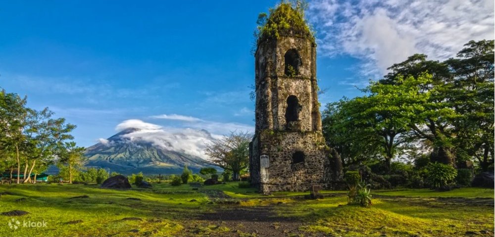 Cagsawa Ruins during day