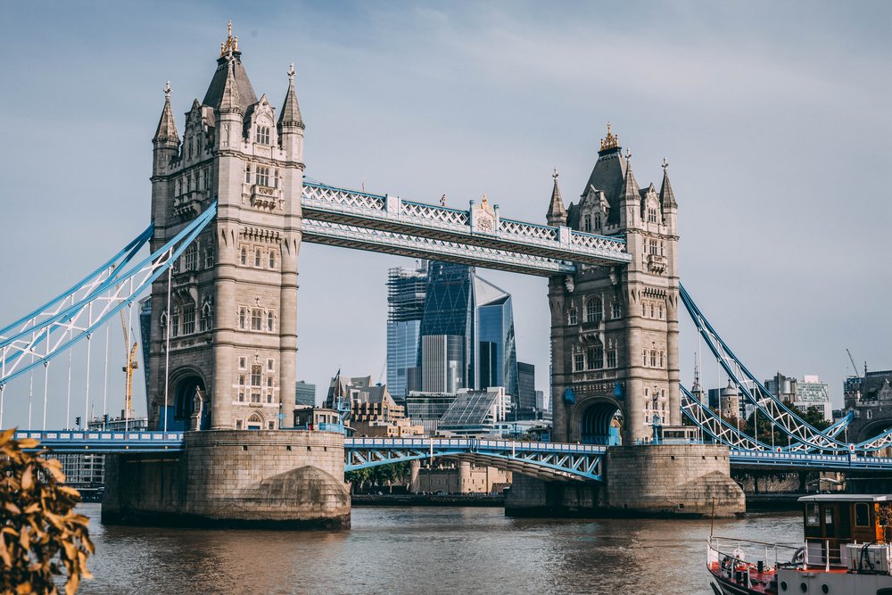 tower bridge on a cloudy day