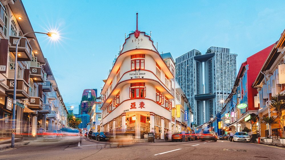 Singapore is a lively fusion of modern-day and old traditions. Image Credits: @kharlpaica on Unsplash