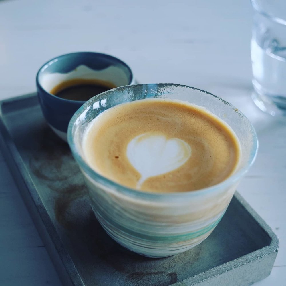 選用和風杯子配上香濃的咖啡，非常特別。(Instagram @ mikeydotnet)