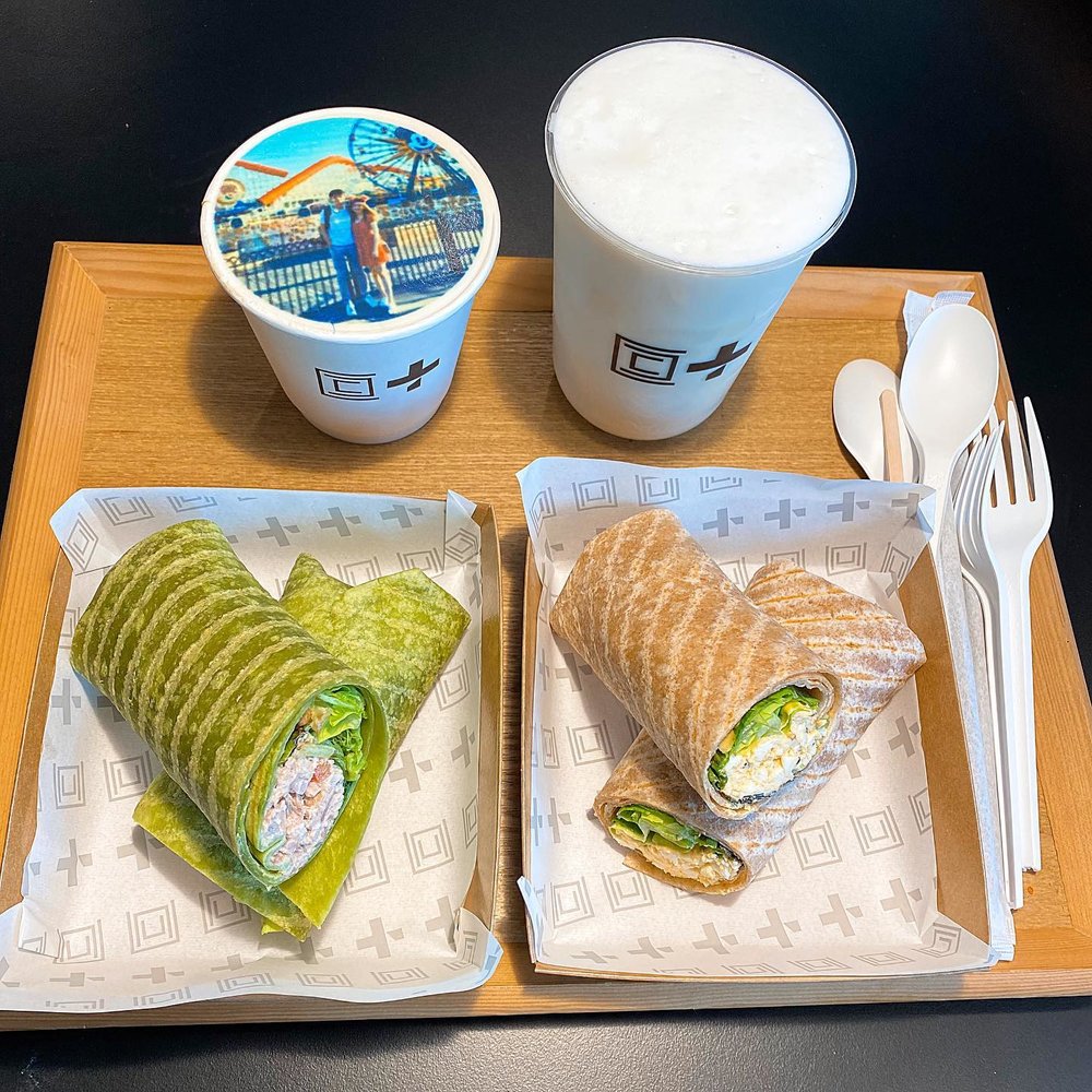 客人可以把自己喜愛的藝術作品或自選的相片打印在咖啡或茶品上，製作出專屬自己的飲品，打卡一流！(Instagram @foodstalkers_hk)