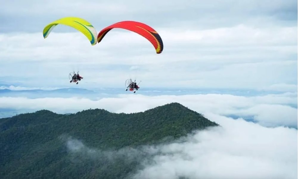 Sky diving with the view of the mountain