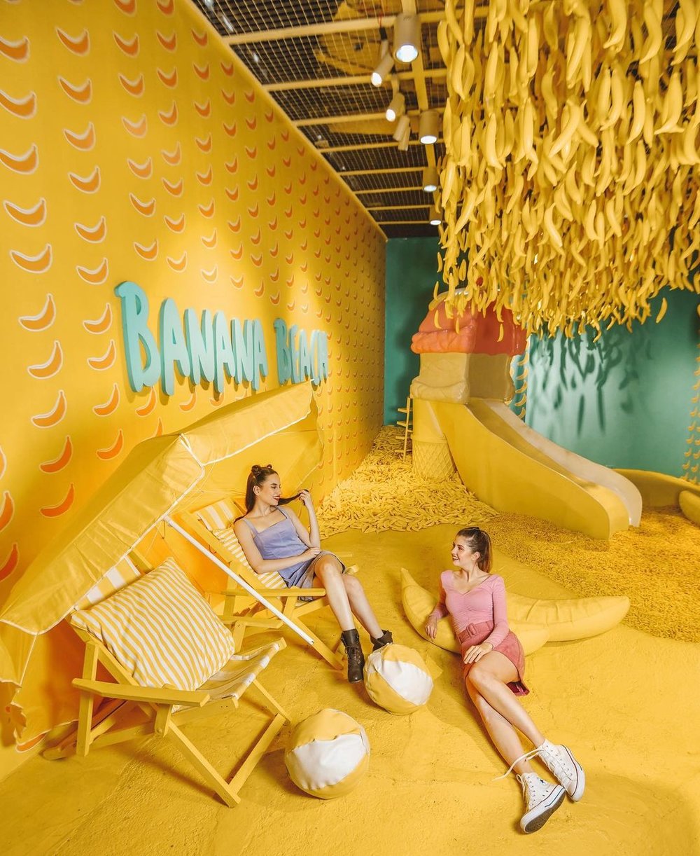 Two girls in Banana Beach