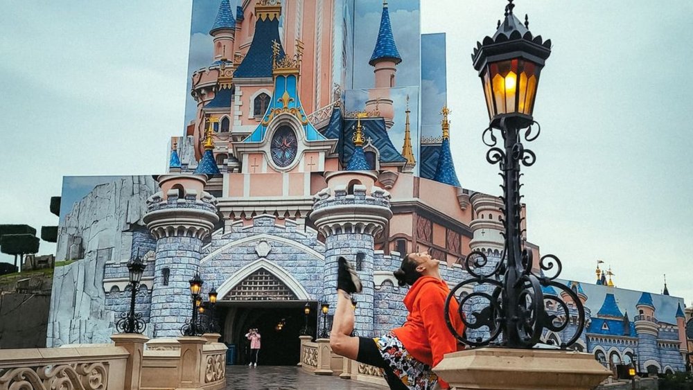 Go to Disneyland Park for thrilling rides and amazing shows, plus a chance to bump into your favourite Disney characters! Credits: @_letymartin_ on Instagram