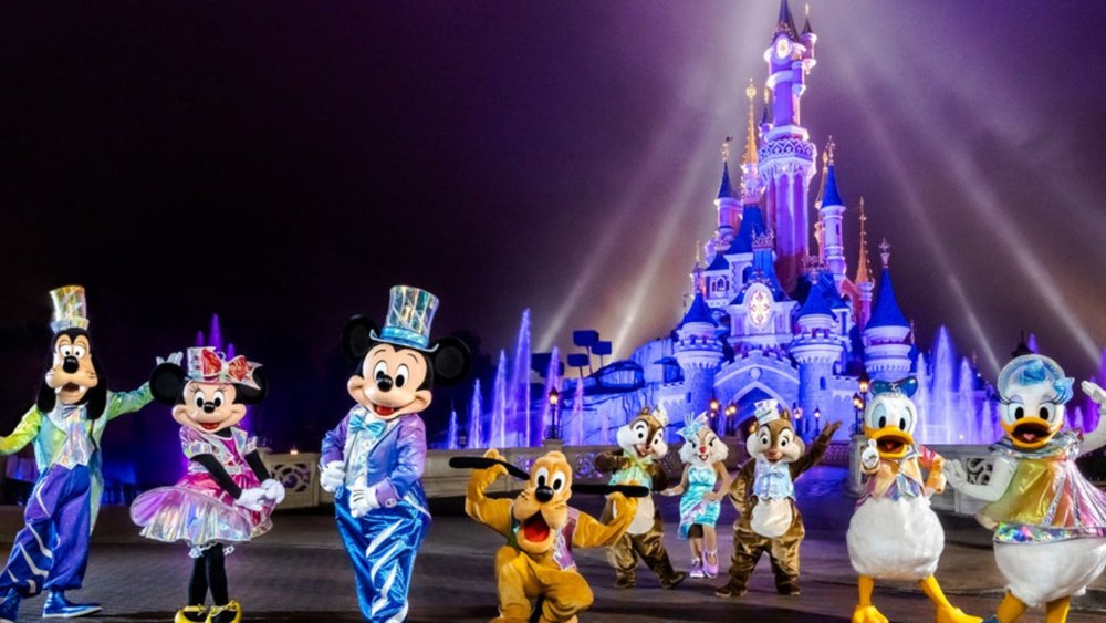 Don’t miss the special shows made for Disneyland Paris’ 30th-anniversary: “Dream…and Shine Brighter” and “Disney D-Light!” Credits: Klook