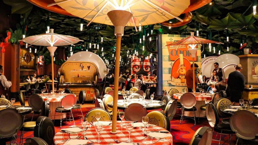 Reserve a table for the restaurants in advance (especially for character dining experiences!), or dine during non-peak hours. Credits:  @__a.vader on Instagram