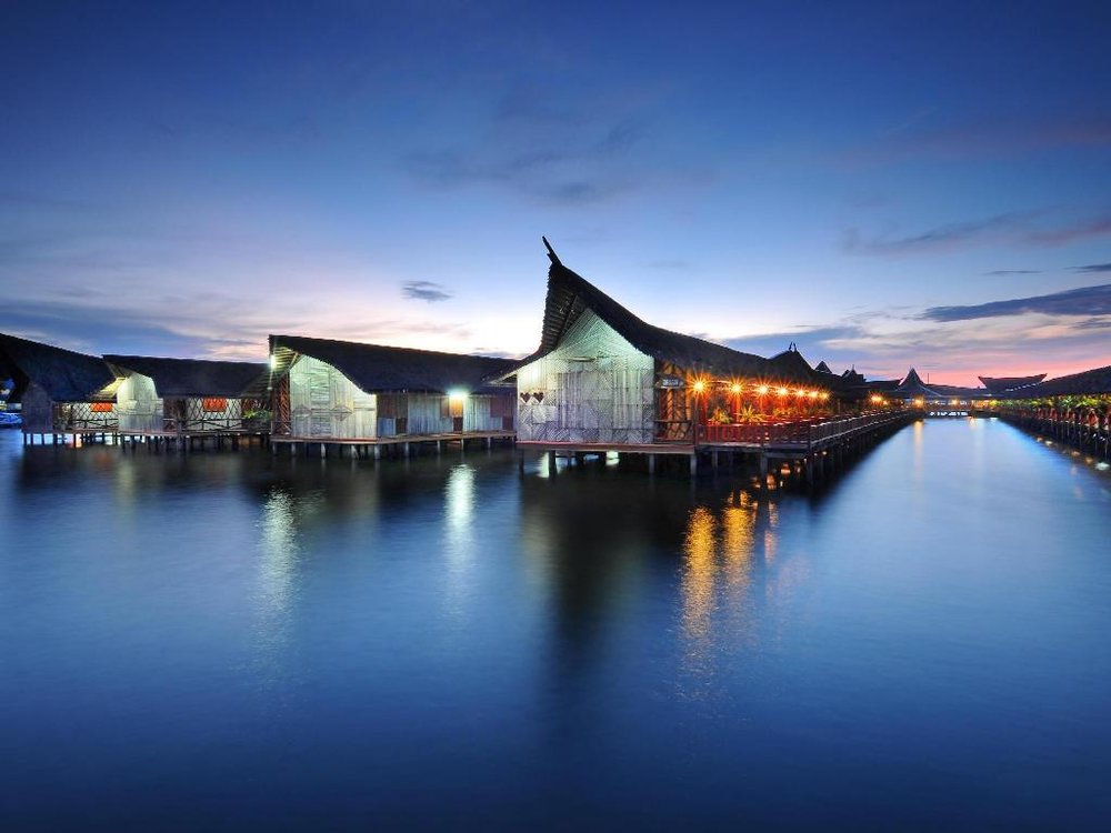 best hotel in semporna resort dragon inn floating resort