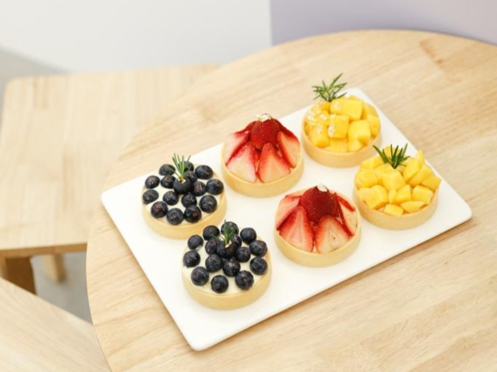 Moontone 水果撻套餐，包括有藍莓、草莓和芒果。