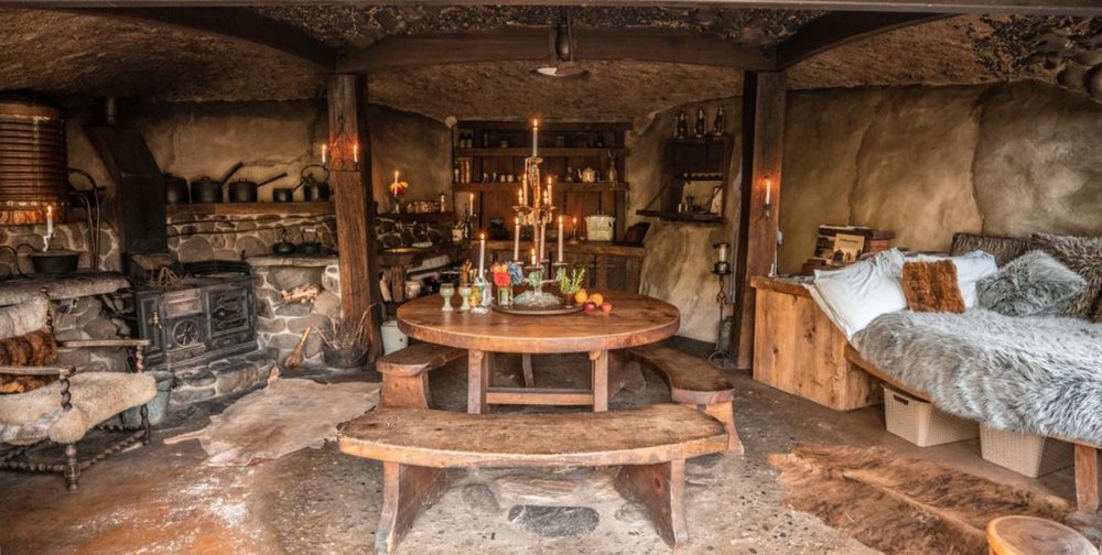 小屋的設施一應俱全，設有完善的廚房和浴室，即使身處野外亦不必擔心要帶大量用品。 奧克蘭 Canopy Camping glamping under hill valley