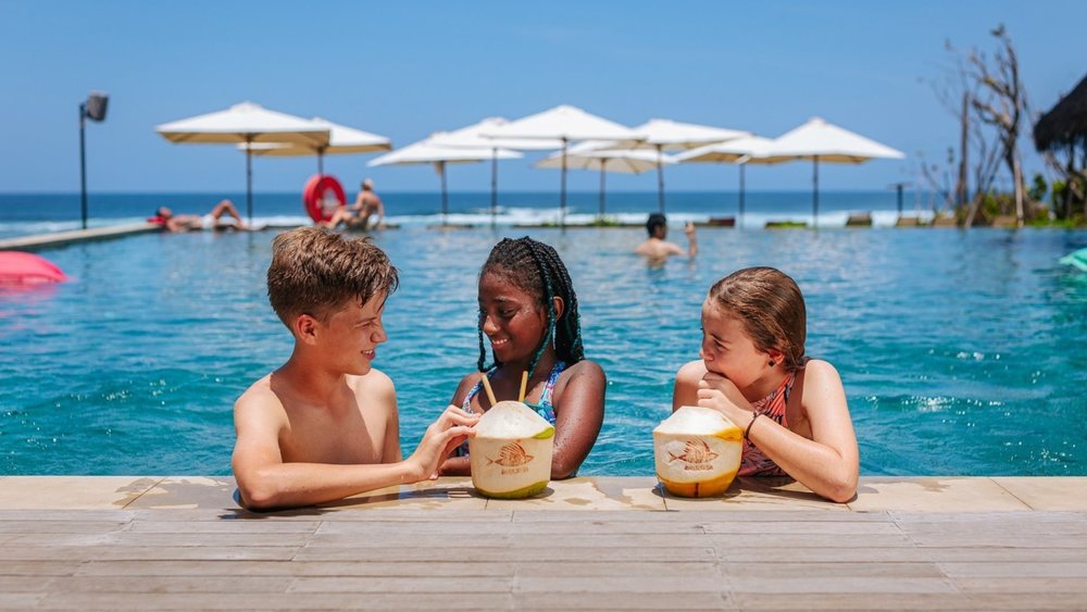 At Roosterfish Beach Club, you can enjoy an assortment of drinks, cocktails, seafood, and more.  Credits: @roosterfishbeachclub on Instagram