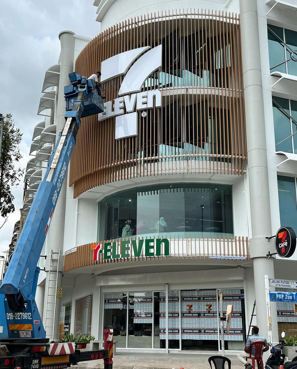711 store cafe bandar puteri puchong selangor kl