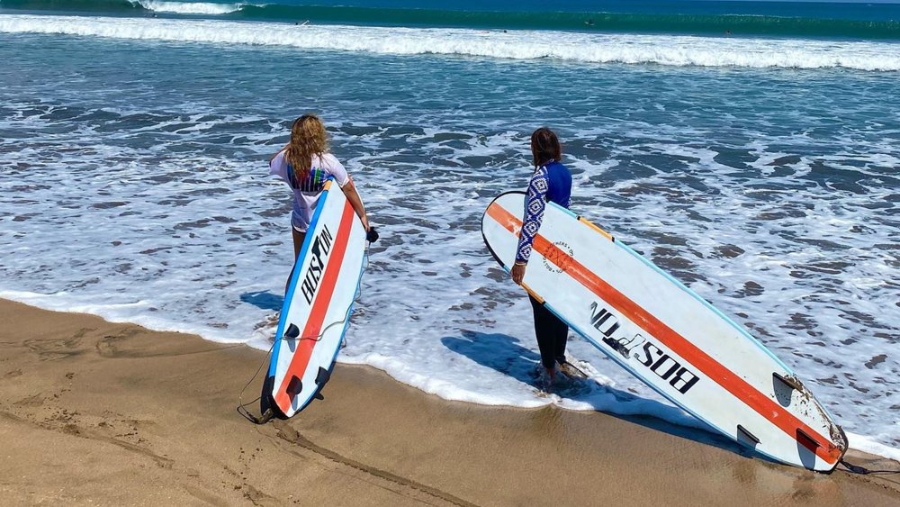 Swim, surf, or just lounge around—you’ll never run out of things to do at Kuta beach. Credits: @clauds_sox on Instagram