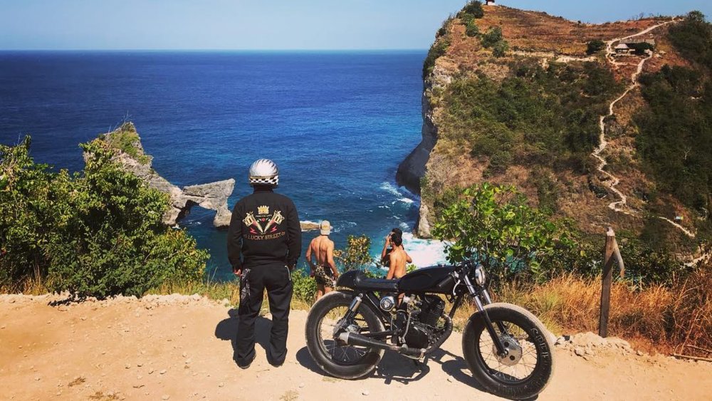 Choose to go at your own pace with a motorcycle or scooter, or go around Nusa Penida with a driver. Credits: @jayax_glam on Instagram