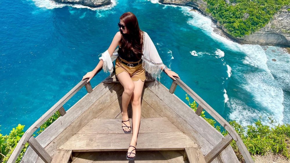 Summer in Bali is perfect for strolls at Nusa Penida! Credits: @claudiadia10 on Instagram