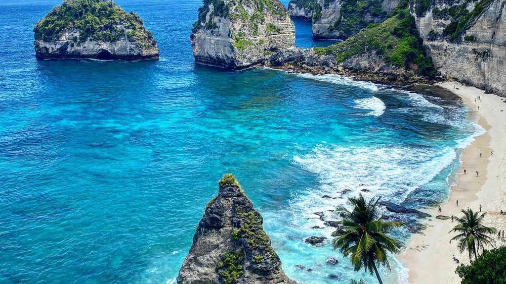 Summer in Bali is your chance to explore its gorgeous coastlines.  Credits: @tarankcheema on Instagram