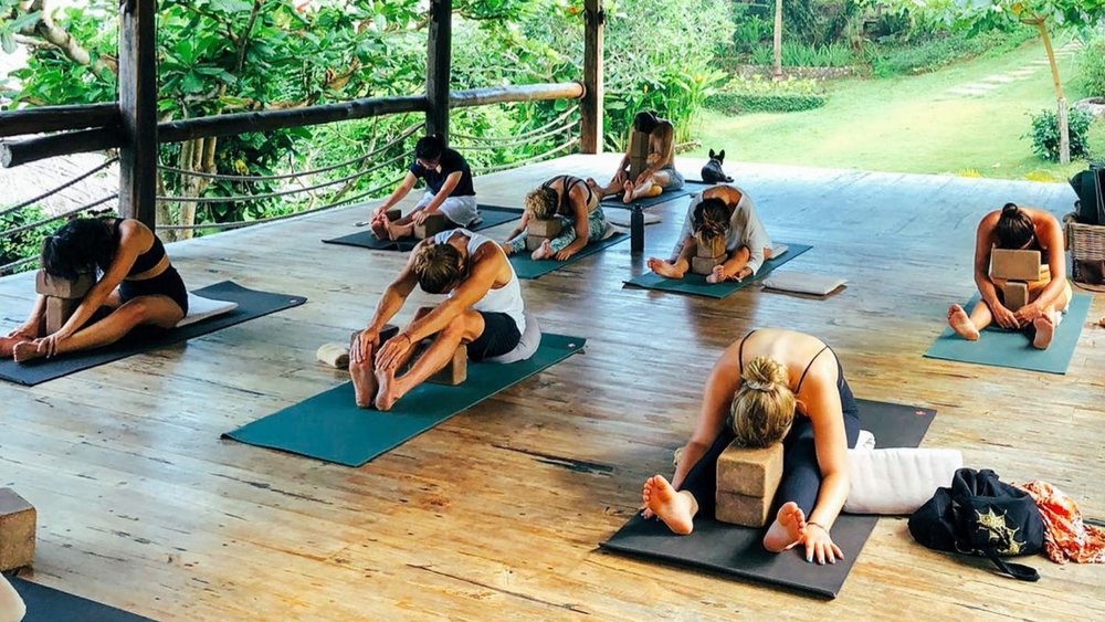 Start your day right with a yoga class. Credits: @morninglightyoga