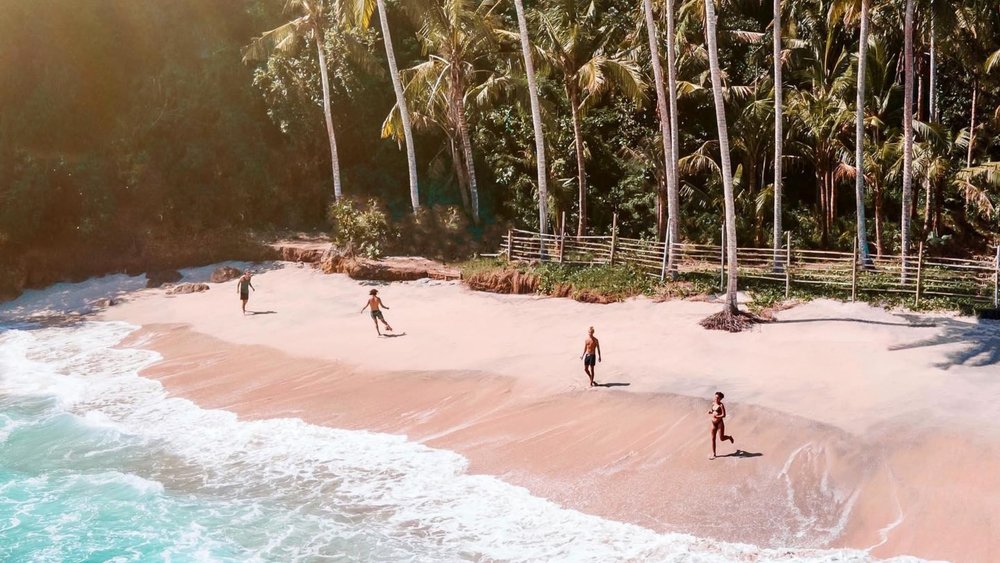 It’s not just a good snorkelling spot! Crystal Bay is also an IG-worthy beach. Credit : travelinghawks