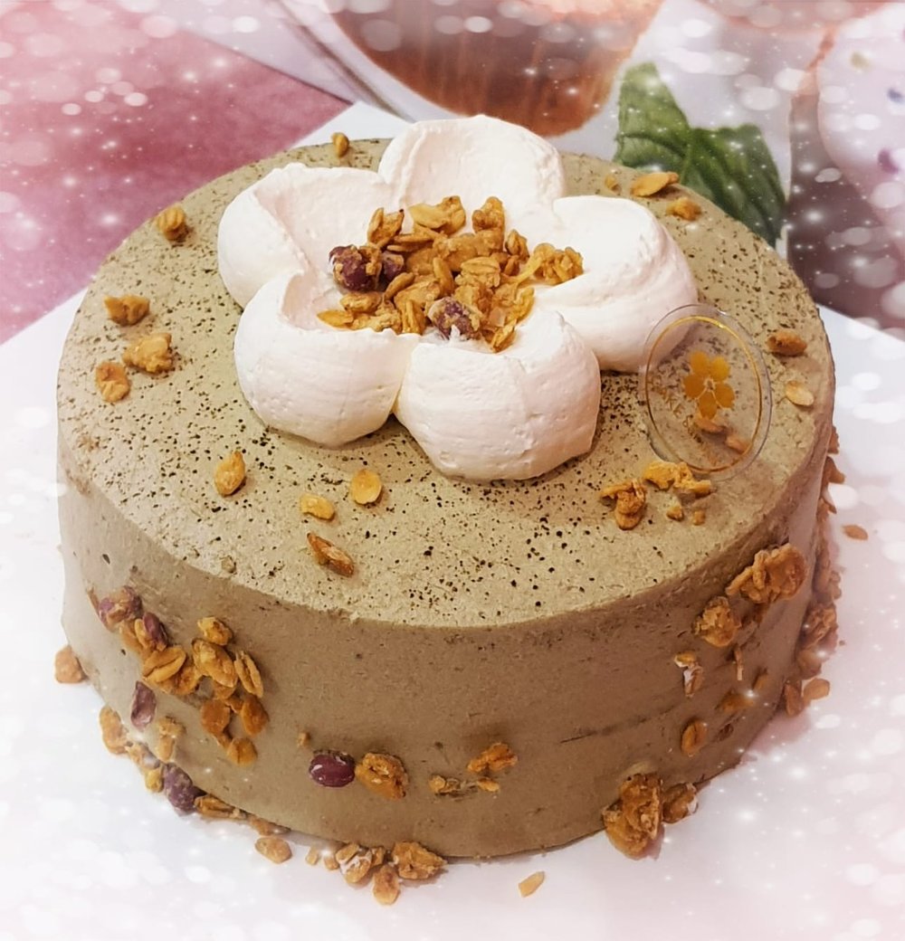 CAKE Sakura 無糖梨山冷香烏龍茶蛋糕,設有6吋(一磅)/ 8吋(兩磅)供選擇。 生日