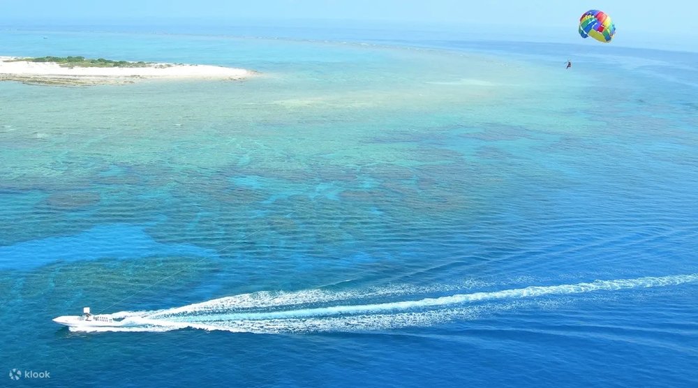 2234 沖縄 パラセーリング体験 ボート