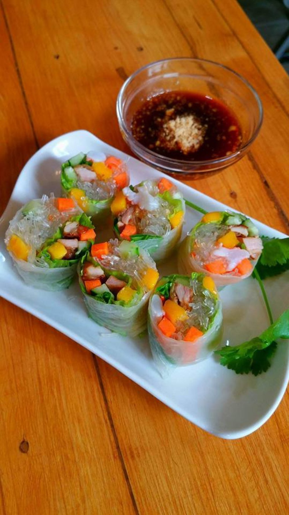 Vegetable roll with mango