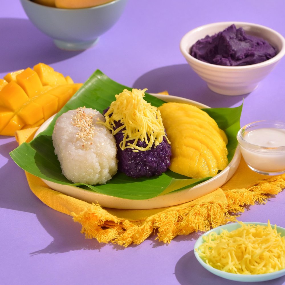 Sticky rice with mango