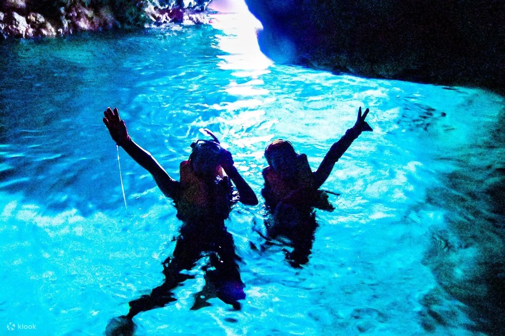 59453 青の洞窟にいる二人