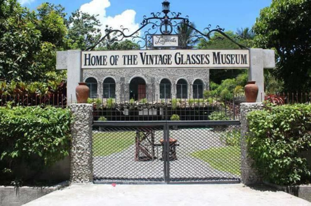 Facade of Laguerta Vintage Glasses Museum