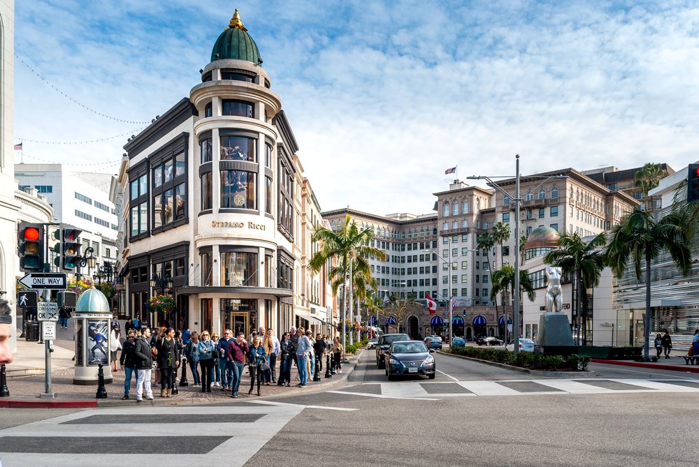 Busy people in Rodeo Drive 