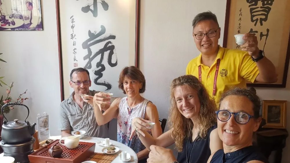 Tag along your friends for some tea making fun!