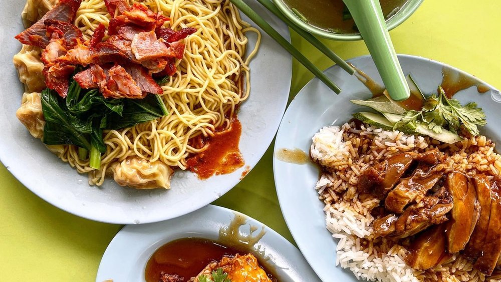 Visit Dunman Food Centre on this tour! Credits: @therantingpanda