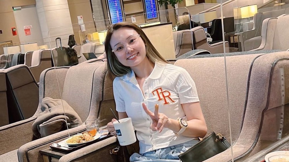 Charge your phones, grab a drink, and enjoy a nice meal at the lounge. Credit: bbb.217