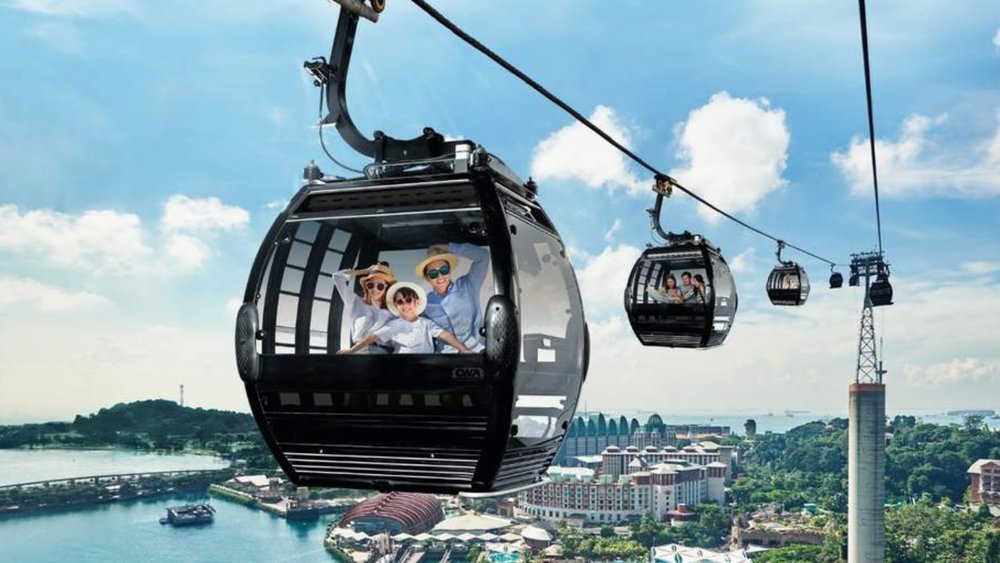 The Singapore Cable Car boasts breathtaking 360° aerial views.