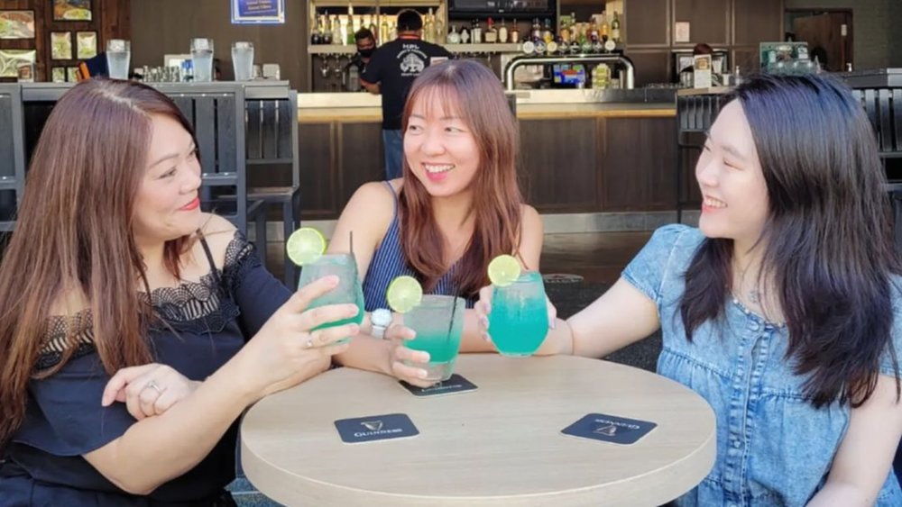 Happy hour at Harry’s! Image credits: @serenefoodology on Instagram