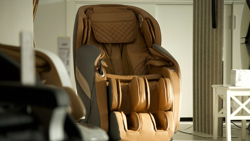 You won’t mind waiting for your flight while relaxing on a massage chair. Credit: naipo.de